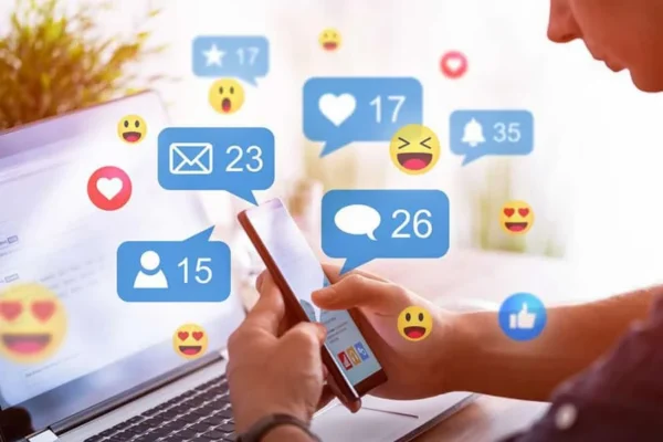 Brand Vs. Franchise Marketing: Is There A Difference? 4 employee engaging on social media concept image for franchise locations using social media marketing within their target market for new customers