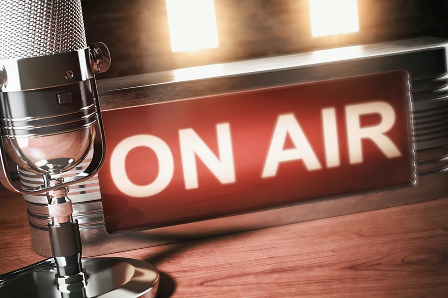 vintage microphone with an illuminated 'on air' sign, symbolizing terrestrial radio advertising and live broadcast marketing